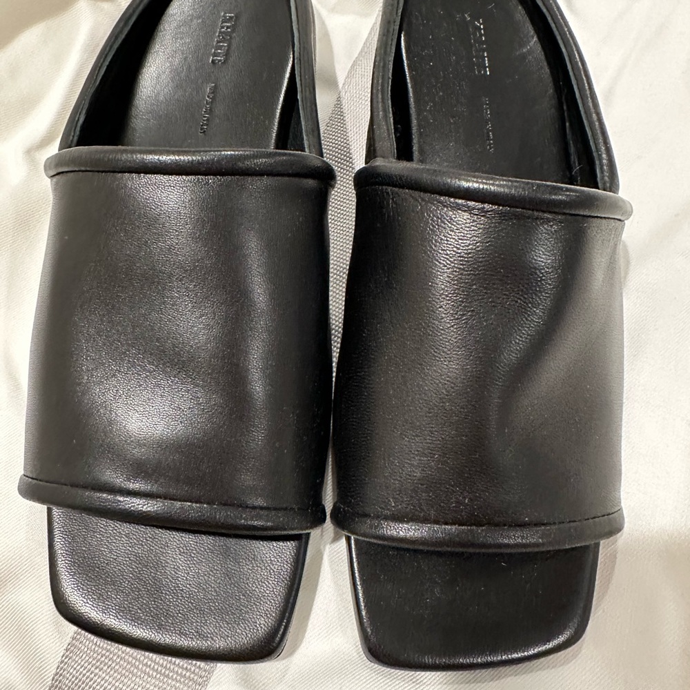 Khaite The Stagg Flat Leather sandals